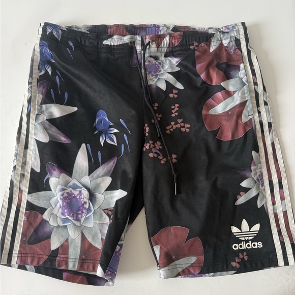 Adidas lotus print shorts - Picture 3 of 6